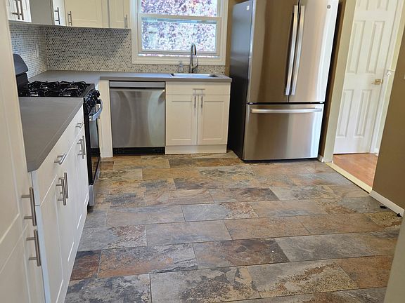 4th image of 3993 Richmond Ave Floor 2