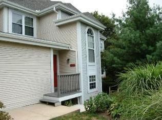 504 Country Place Dr, Lancaster, PA 17601