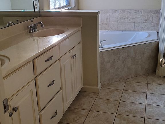 5th image of 7166 Mobley Walk Dr