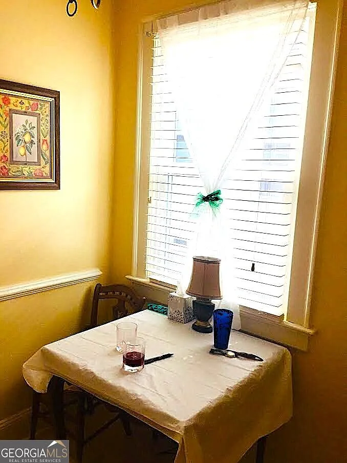 3 bed, 1.0 bath, 1840 sqft, $2,000 — Photo 4