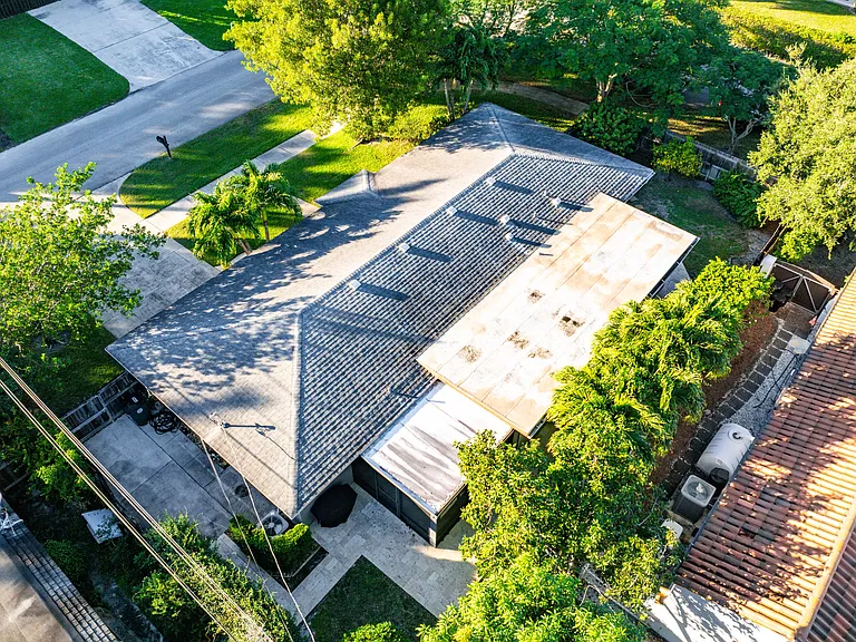 770 NW 3rd Ave — Photo 41
