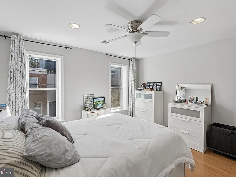 2139 Montrose St — Photo 18