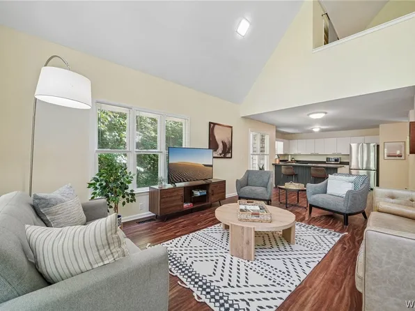 15101 Green Cir, Northport, AL 35475