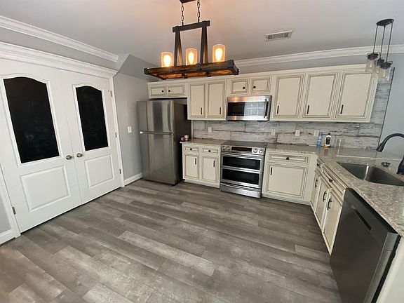 5th image of 31 Arbor Cove Dr