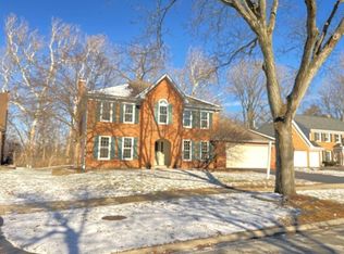 825 Biltmore Ct, Naperville, IL 60563