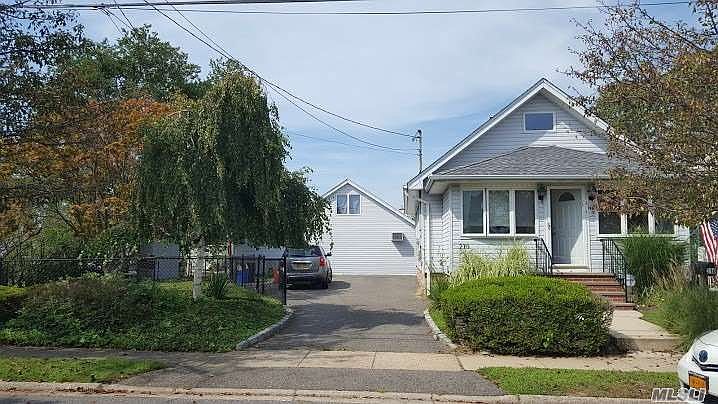 1st image of 210 East Dr