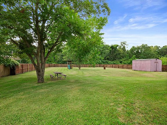 4th image of 123 Sunny Lee Ln