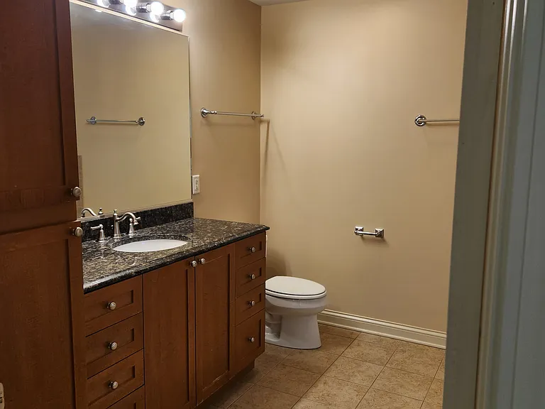 1033 Peterson Ave #308 — Photo 6