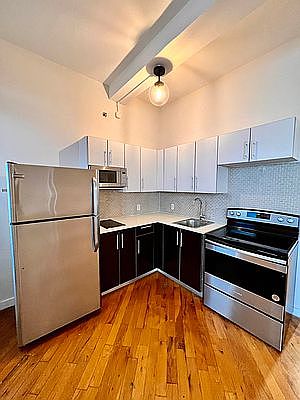 4th image of 2928 41st Ave #1003