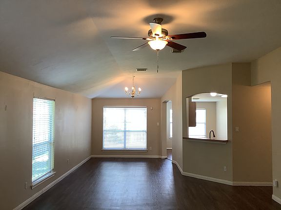 4th image of 4022 Floral Way Ct