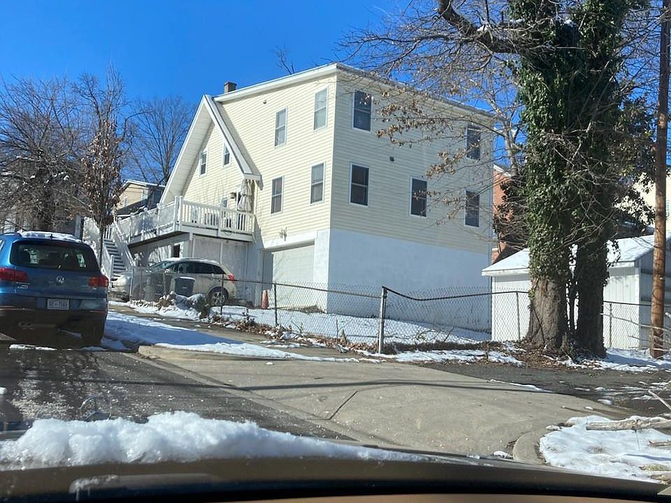2nd image of 2601 22nd St NE