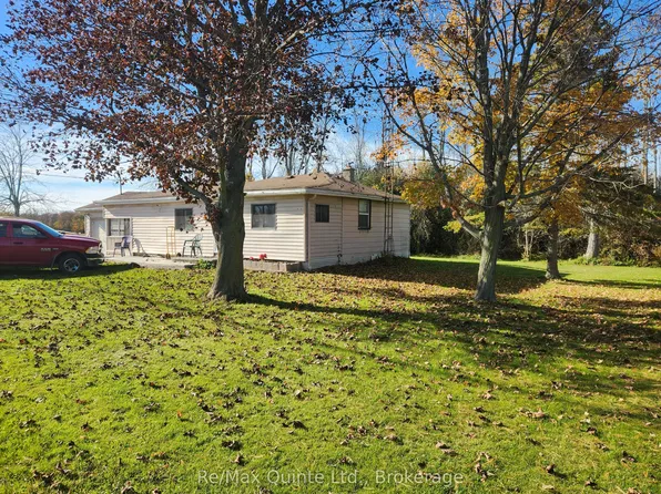 182 Smokes Point Rd, Prince Edward County, ON K0K 1L0