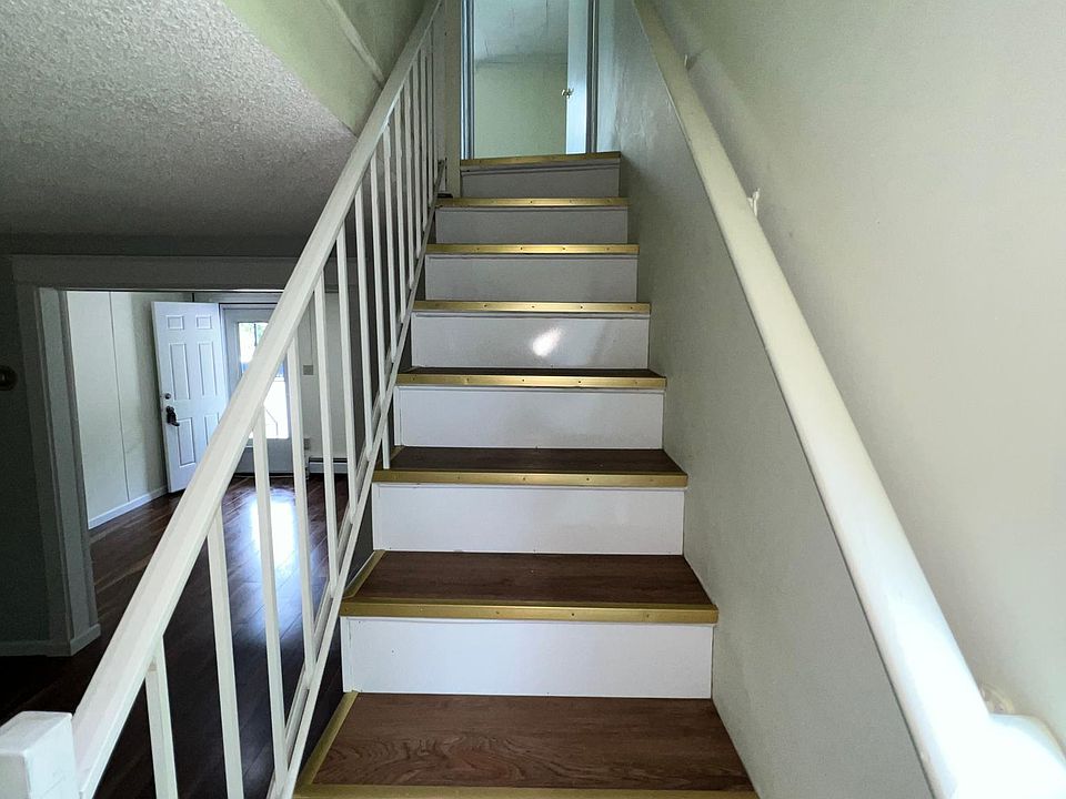 1st image of 211 N 3rd St