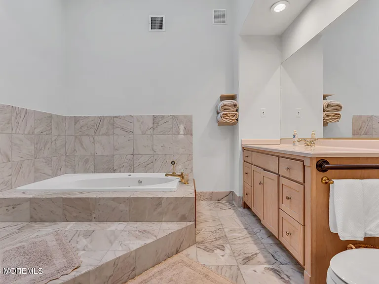 475 Long Ave — Photo 16