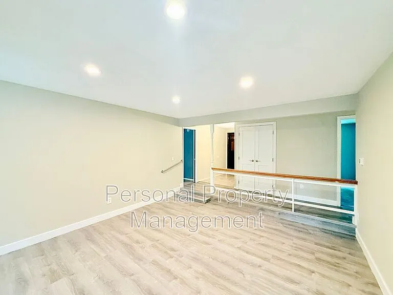 9411 NE Pinecreek St — Photo 5