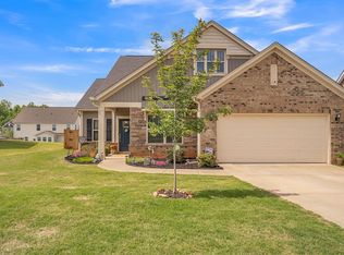 565 Goldstone Ln, Boiling Springs, SC 29316