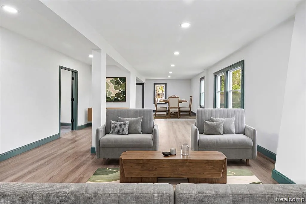 4 bed, 2.5 bath, 1977 sqft, $1,875 — Photo 3