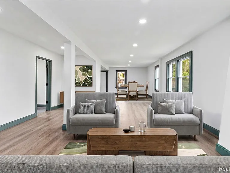 15781 Washburn St — Photo 3