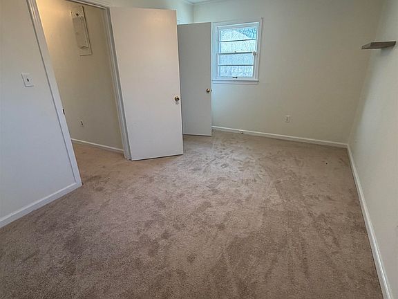 2nd image of 220 W Oaklawn Dr
