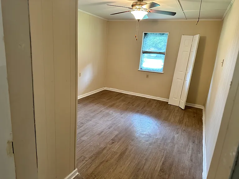 103 E Scott St — Photo 14