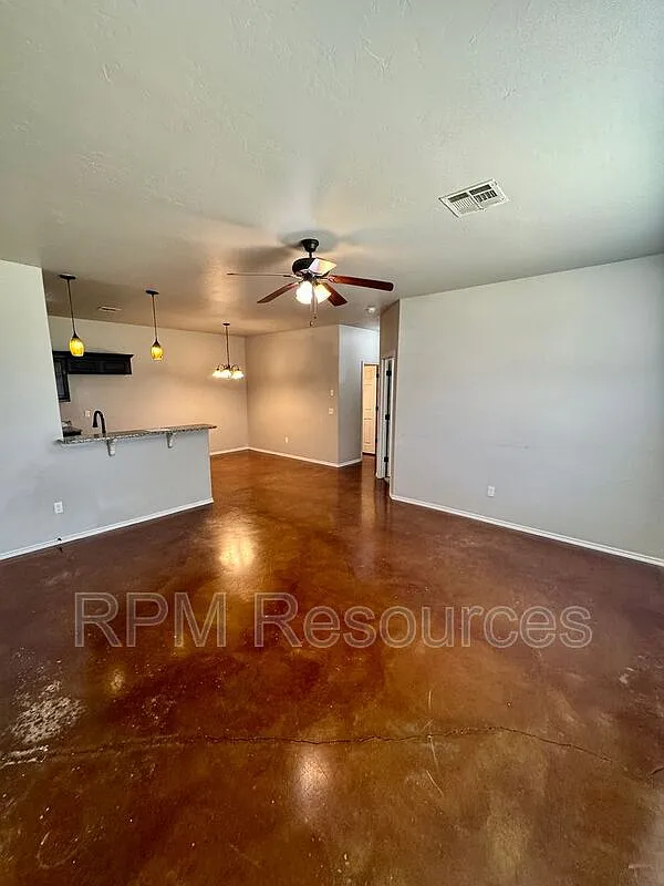 3 bed, 2.0 bath, 1250 sqft, $1,195 — Photo 2
