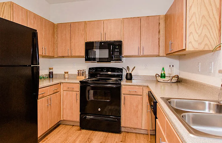 Willow Lake Apartments — Photo 29