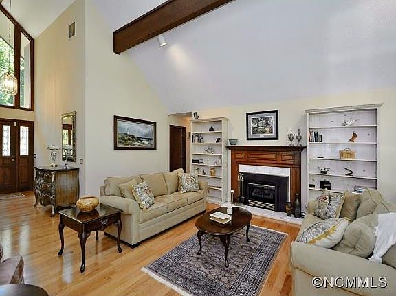 4th image of 892 High Vista Dr