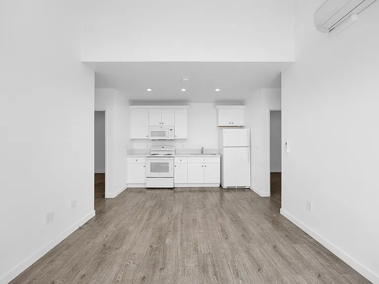 572 N Cambridge St #A — Photo 12