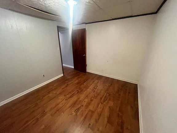3rd image of 760 Gordon Dr