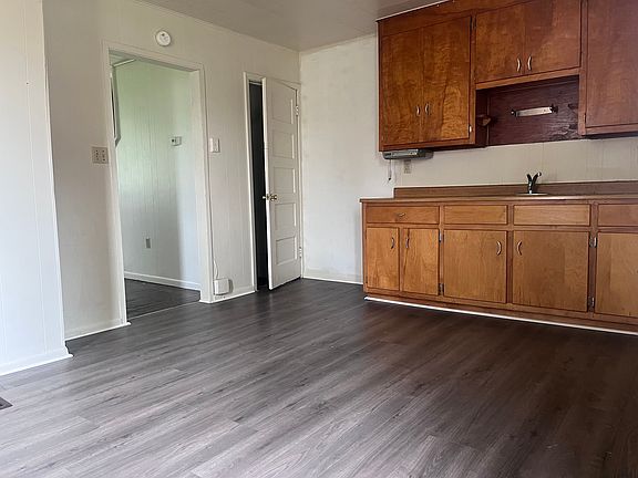 3rd image of 318 Spruce St