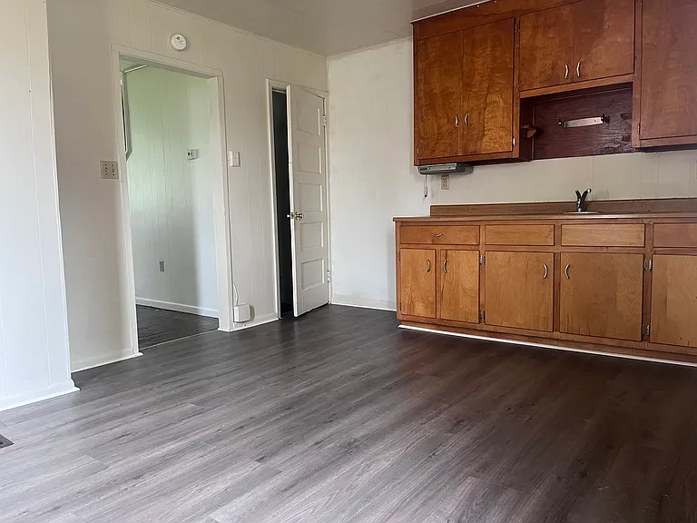 318 Spruce St — Photo 3