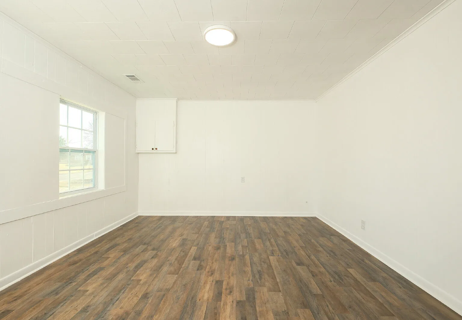 2 bed, 1.0 bath, $700 — Photo 1