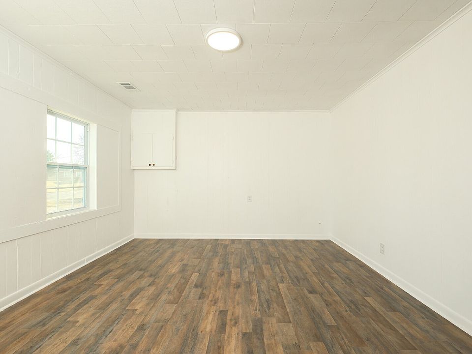1st image of 449 W Main St