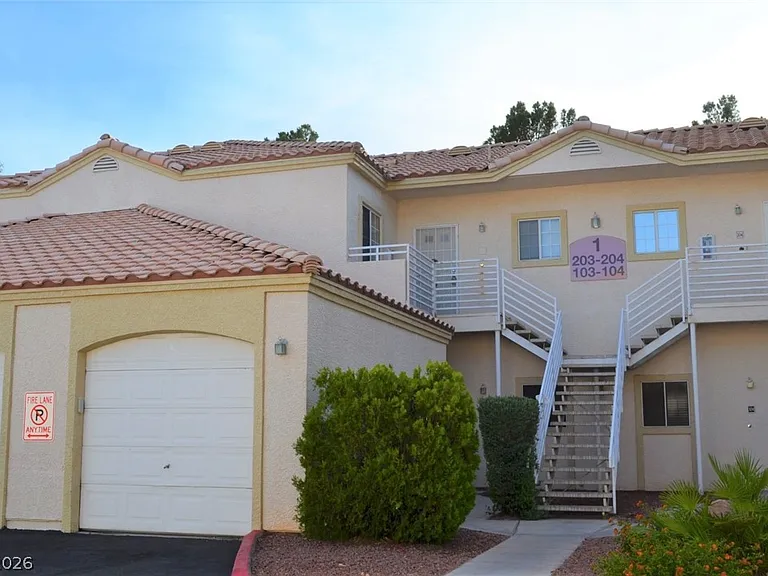 1900 N Torrey Pines Dr #203 — Photo 1