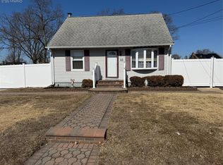 65 Heathcote Rd, Lindenhurst, NY 11757