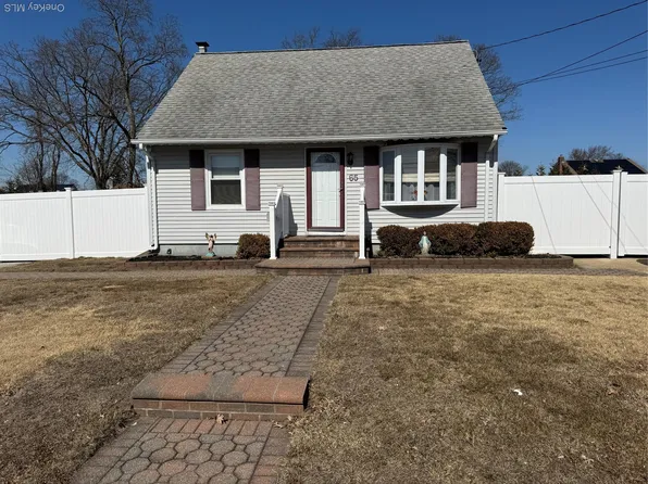 65 Heathcote Road, Lindenhurst, NY 11757