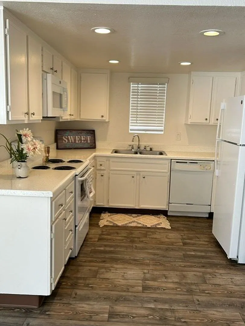 Villas on B Street — Photo 3