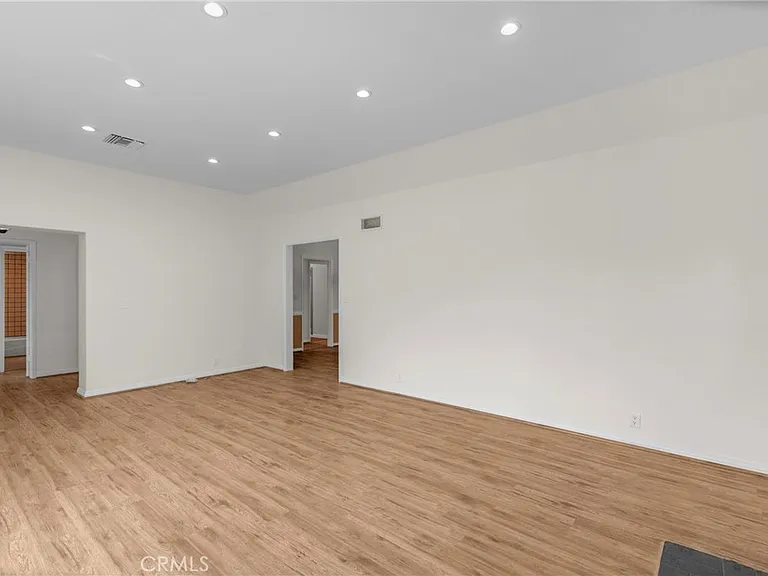 2151 N Altadena Dr — Photo 18