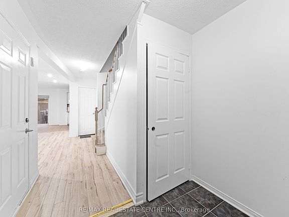 3rd image of 435 Middlefield Rd #42