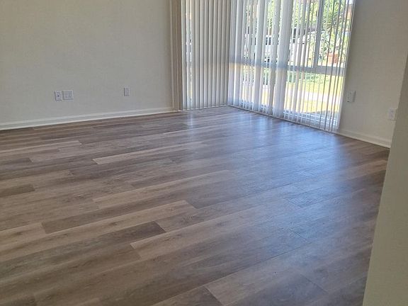 3rd image of 4507 Clairemont Dr