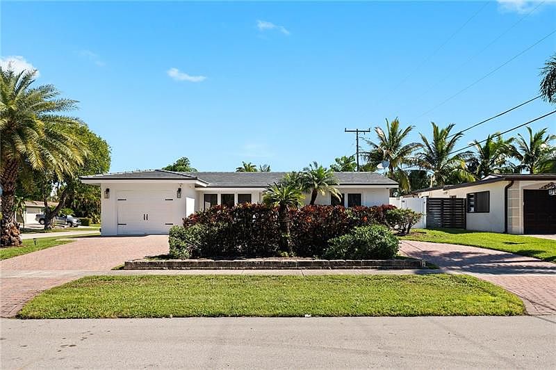 1st image of 803 SE 16th Pl
