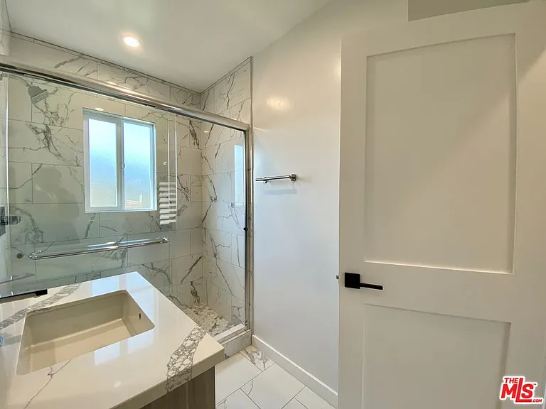 3207 W 3rd St #4 — Photo 7