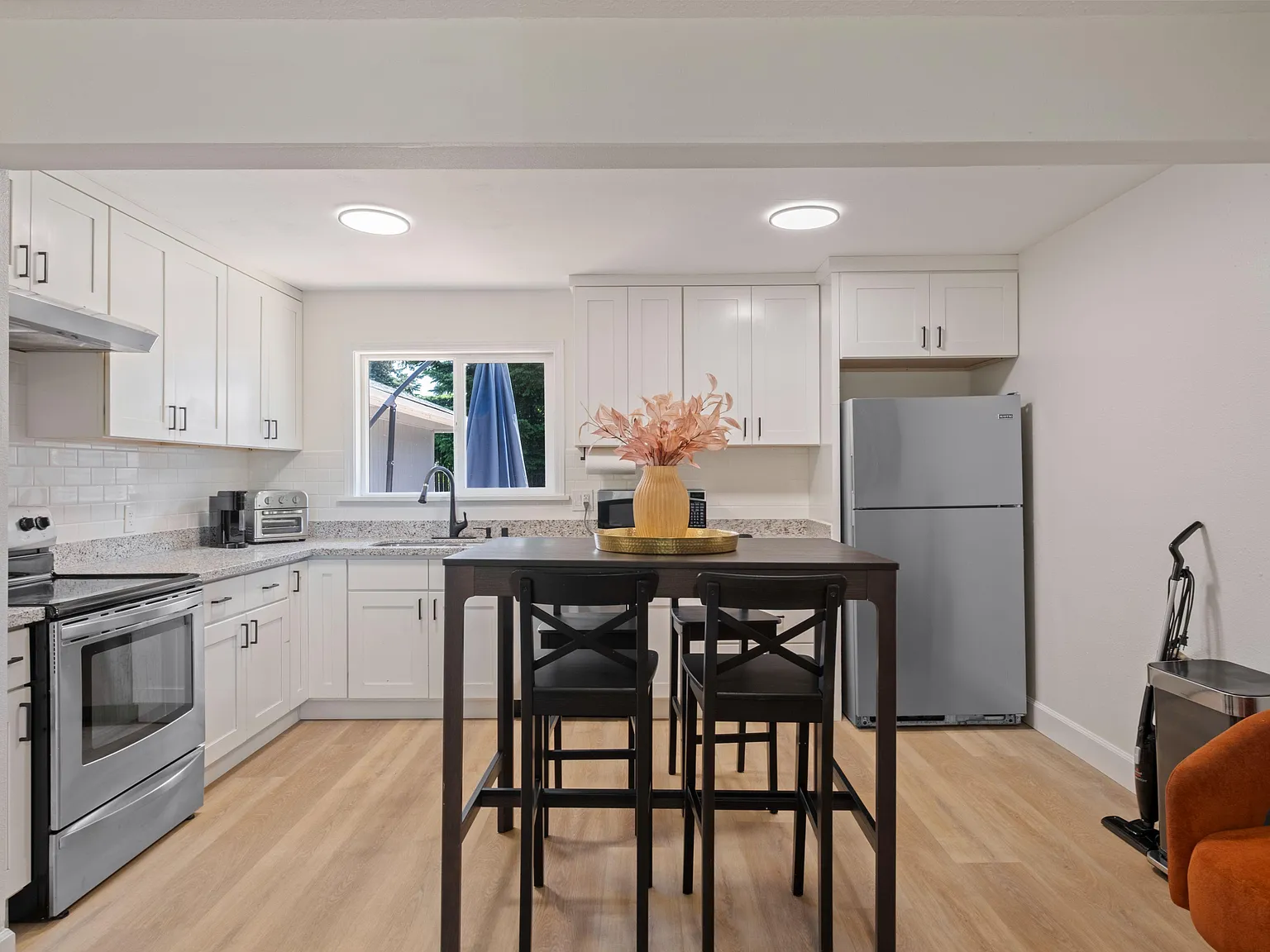 4 bed, 2.0 bath, 1600 sqft, $1,252 — Photo 4