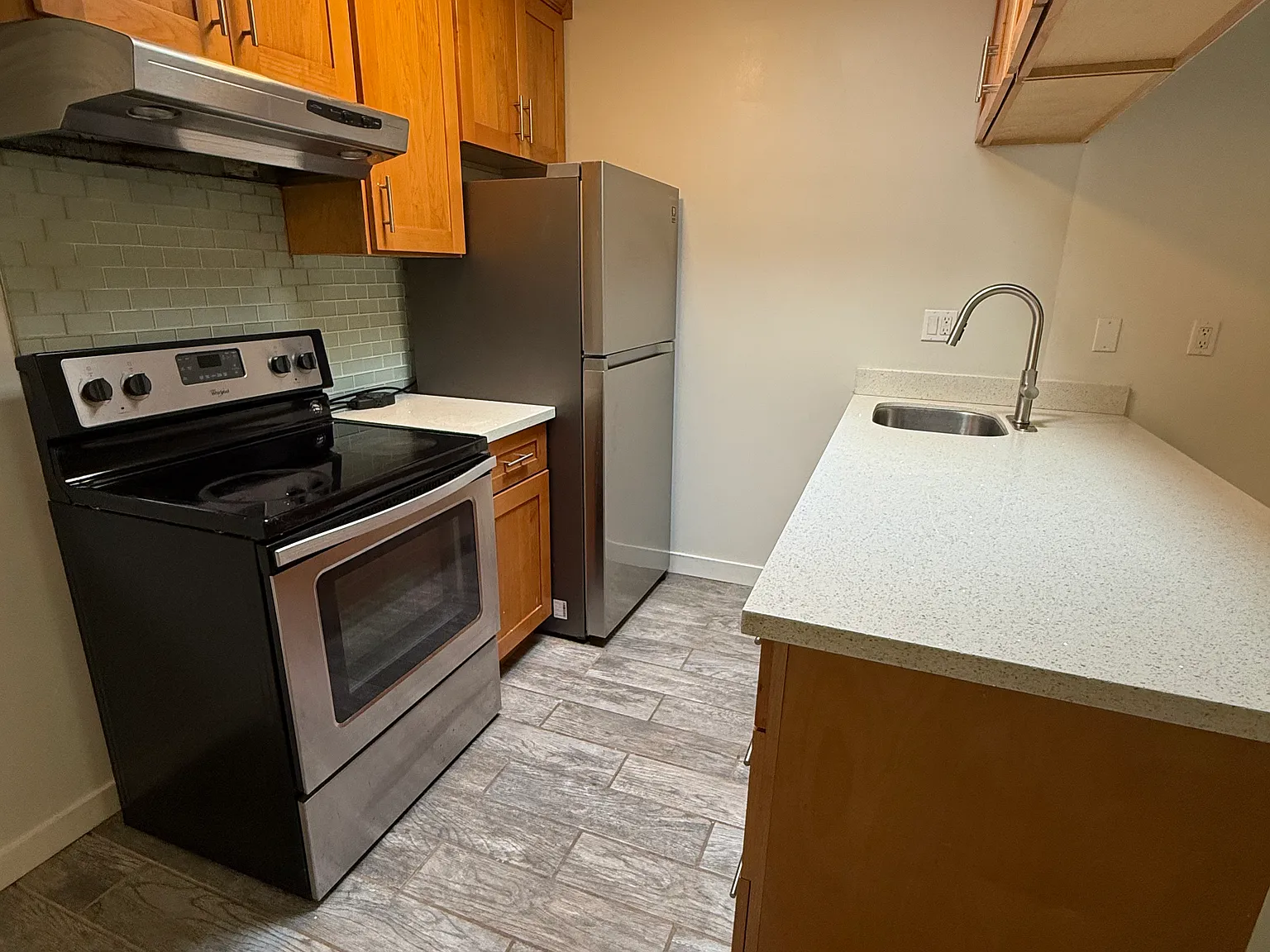 2 bed, 900 sqft, $3,100 — Photo 3