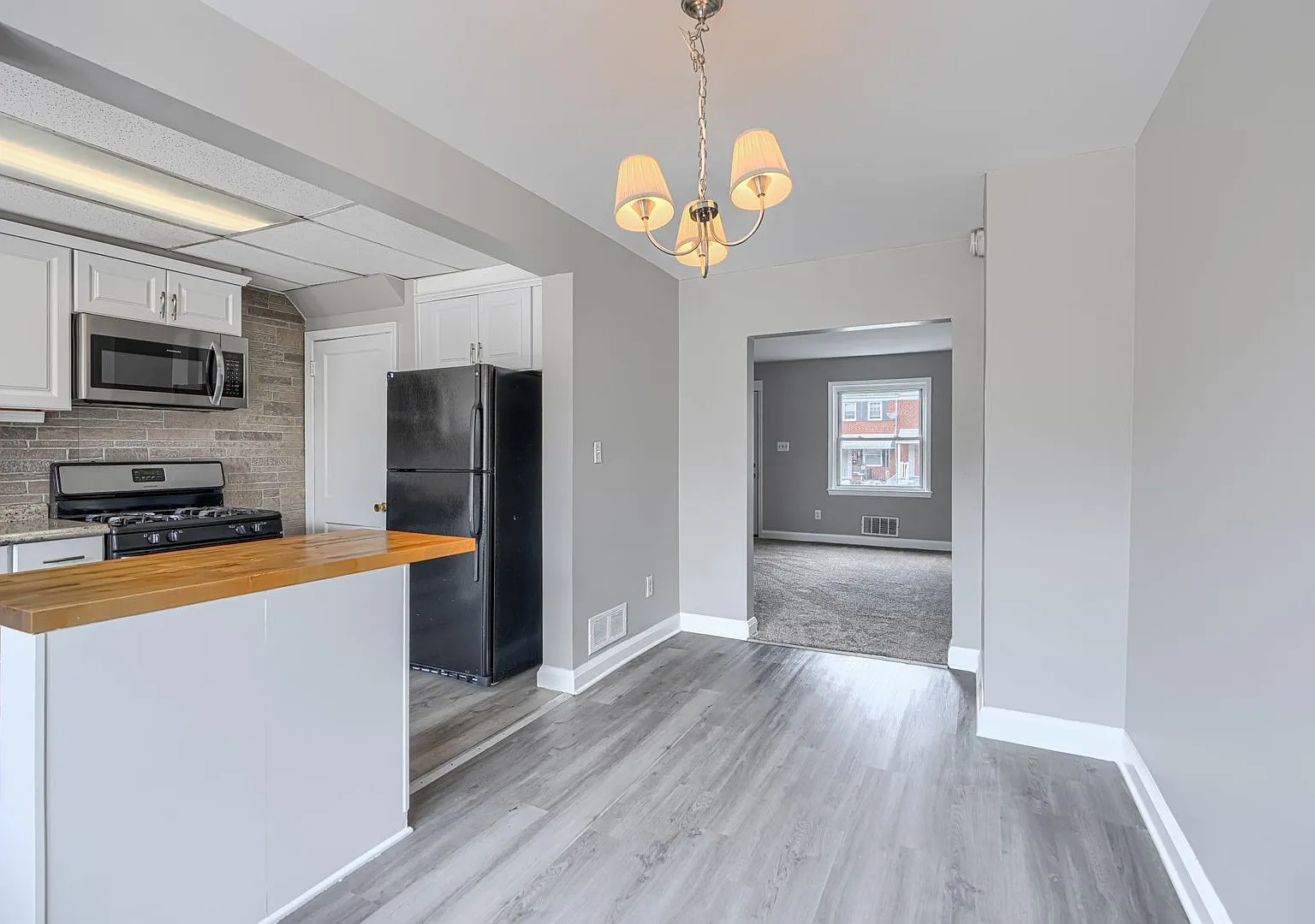 3 Bed 1 Bath Rowhome With Offstreet Parking And Outside Storage — Photo 1