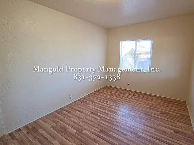 24274 Washington St — Photo 4