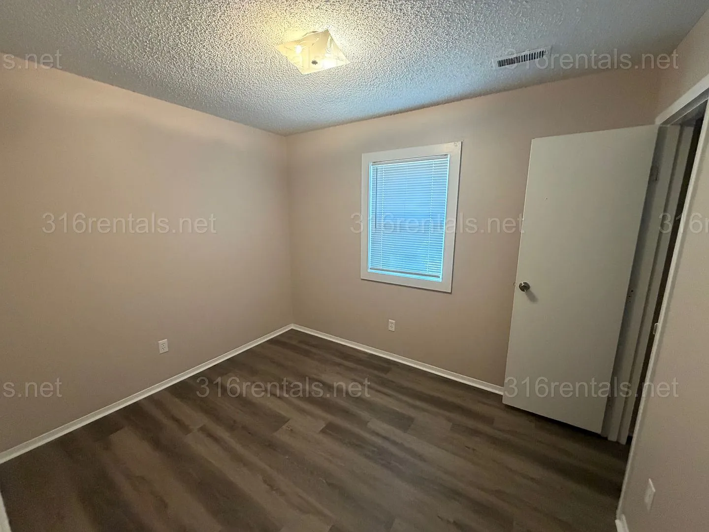1220 E Broadway — Photo 3