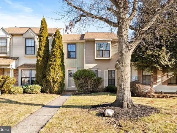 82 Tynemouth Ct, Robbinsville, NJ 08691