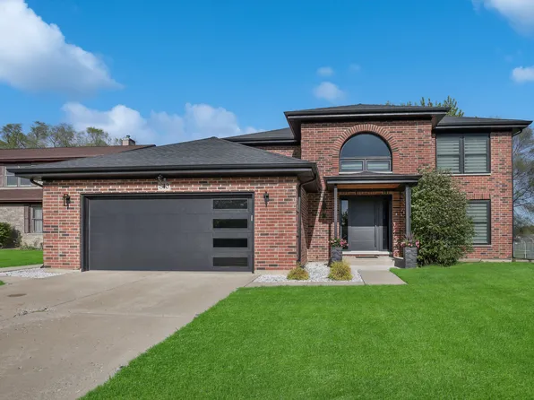 810 Kent Cir, Bartlett, IL 60103