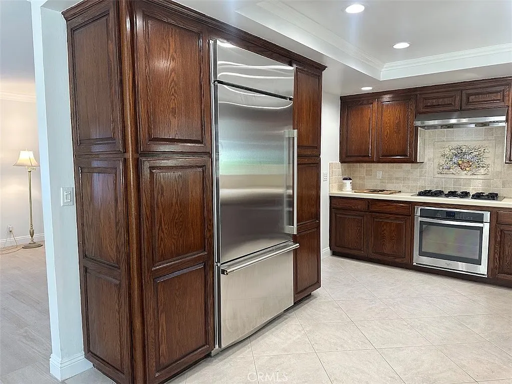 4 bed, 2048 sqft, $5,995 — Photo 3